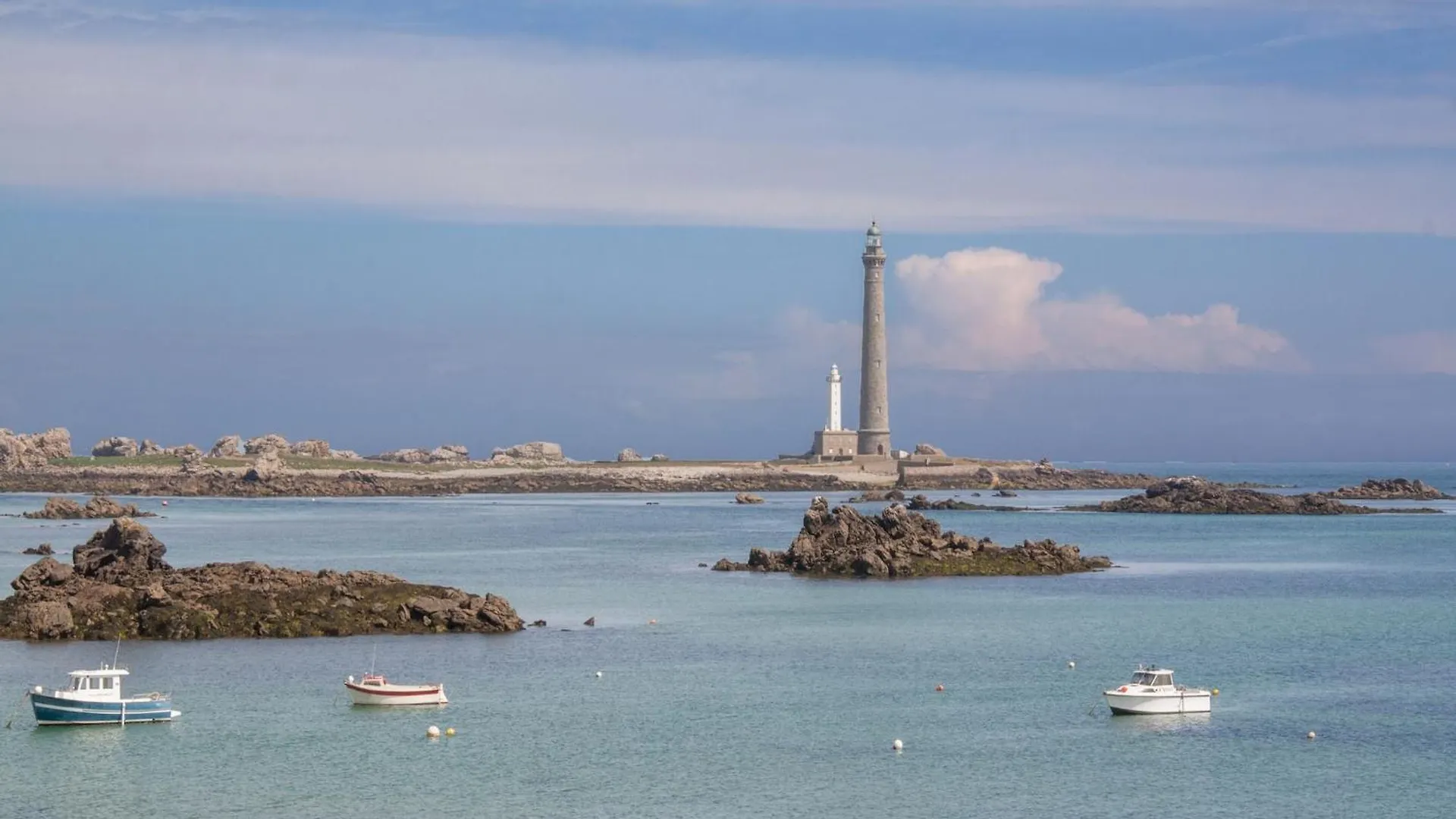 Holiday home Spacious Apartment In Lanillis Lannilis France